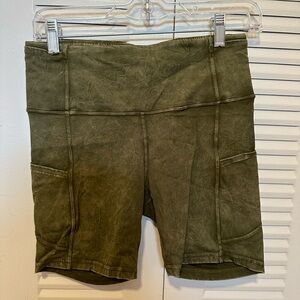 EUC - Lululemon Fast and Free Shorts 6” - Size 8